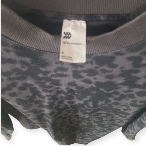 ALL in MOTION printed sweatshirt // L - Picture 6 of 7